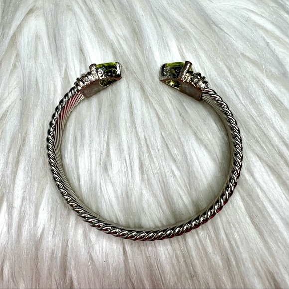 💚 Cable Cuff Bracelet with Peridot Green Gemstones 💚 - Picture 4 of 5